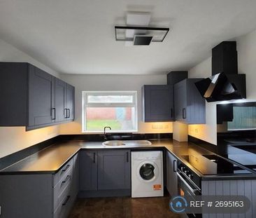 3 bedroom semi-detached house to rent - Photo 4