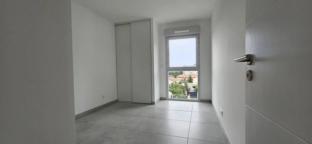 Location Appartement 2 pièces 40m² ST LAURENT DU VAR 06700 - Photo 1