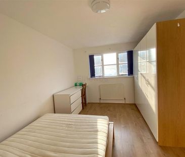 4 bedroom terraced house to rent - Photo 5