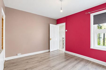 2 bedroom end of terrace house to rent - Photo 2