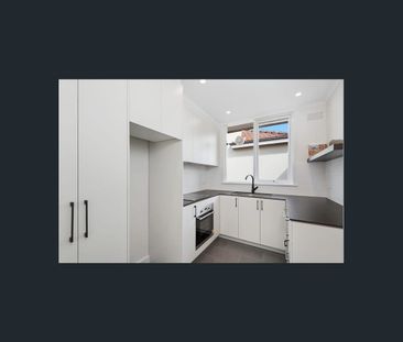 ONE BEDROOM APARTMENT IN PERFECT LOCATION! - Photo 4