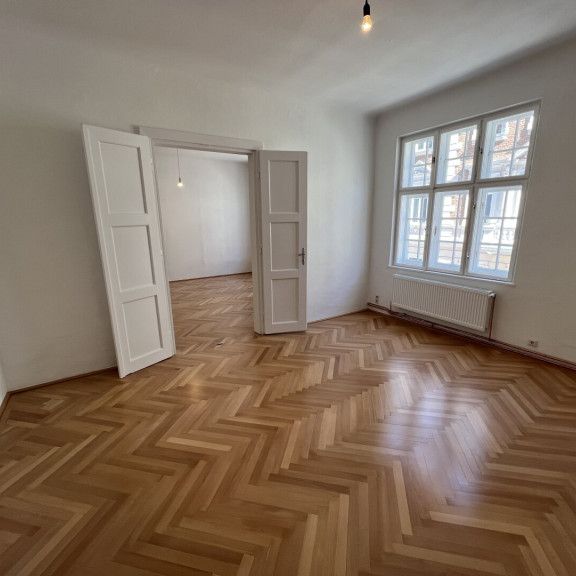 Erstbezug nach Renovierung! Altbauwohnung mit 90m2 in bester Lage! - Foto 1