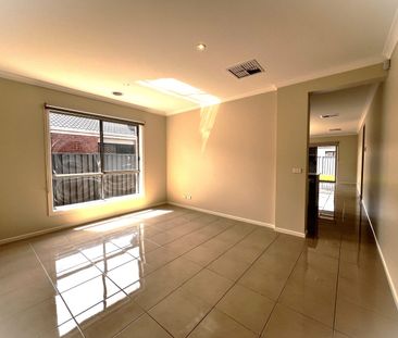 10 Durville Street, Wyndham Vale, Vic 3024 - Photo 3