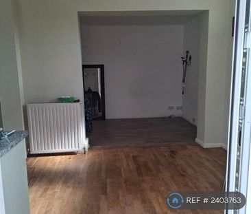 4 bedroom semi-detached house to rent - Photo 2