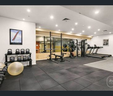 Fully Furnished 2-Bedroom Apartment in the Heart of Carlton - Photo 3