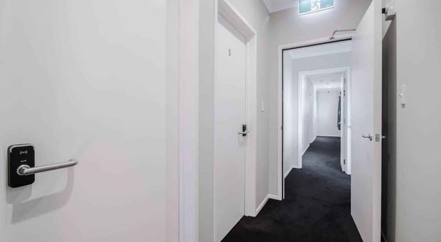 Cosy Papatoetoe Studio Unit/ Balcony! - Photo 1