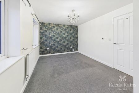 3 bedroom semi-detached house to rent - Photo 3