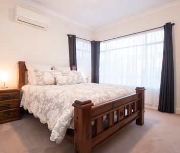 4 BEDROOM CENTRAL HOME - Photo 5