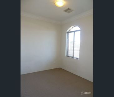 Stylish & Modern 3 Bedroom Villa - Photo 5