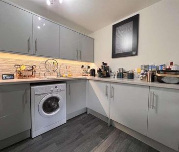 Cricklade Road, Swindon, SN2 - Photo 1