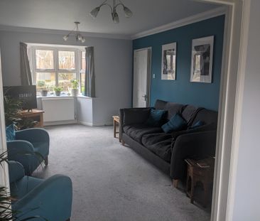 A Bright Room in a Modern House for Rent in Chesterfield - Photo 2