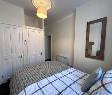 Modern Refurbished 1‑Bed Ground Floor Flat – Fully Furnished – LS11... - Photo 1