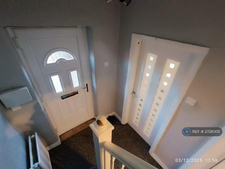 3 bedroom semi-detached house to rent - Photo 3