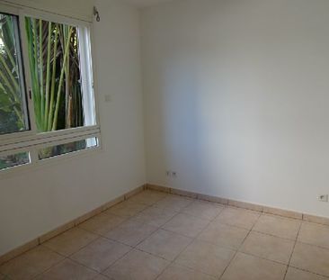 Location Appartement 2 pièces 28m² ST DENIS 97400 - Photo 3