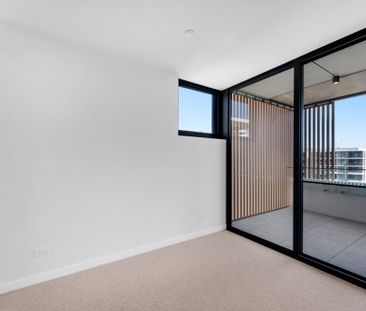 Contemporary Living with Balcony Views & Top Convenience - Photo 1