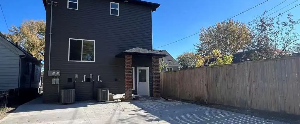917 Mckay AVENUE Unit# Back — 5 Bedroom - Photo 1