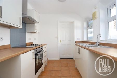 2 bedroom terraced house to rent - Photo 4