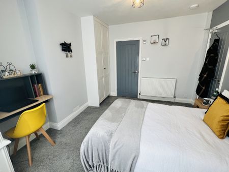 BEDROOM 5 – MEDIUM SINGLE WITH SHARED BATHROOM AND SEPERATE TOILET - Photo 3