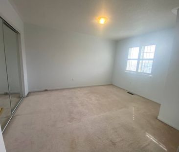 For Lease - 422 Woodspring Avenue, Newmarket, Ontario - Photo 1