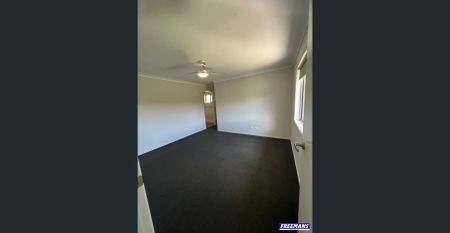 Fantastic 3 Bedroom, 2 Bathroom Property - Photo 2