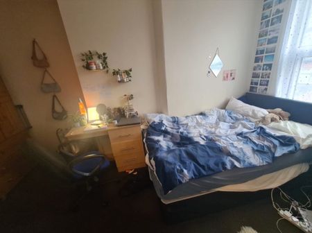 5 Bed - 20 Walmsley Road, Hyde Park, Leeds - LS6 1NG - Student - Photo 4