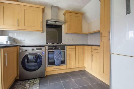 3 bedroom semi-detached house to rent - Photo 5