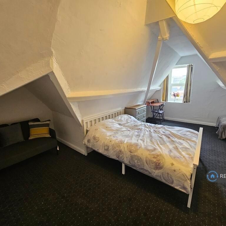 1 bedroom in a house share to rent - Photo 1