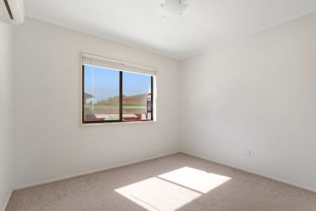 1/525 Hovell Street, South Albury - Photo 2