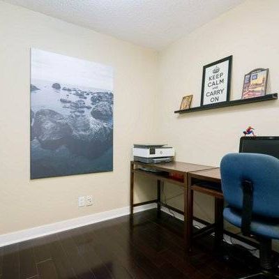 2 Bedroom + Den, 2 Baths, 1 parking Spot, 1 Locker Front/Spadina - Photo 3