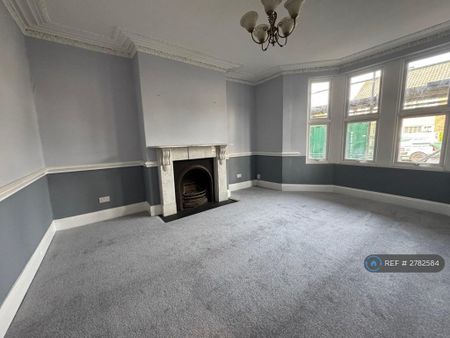 4 bedroom semi-detached house to rent - Photo 3