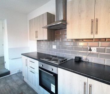 3 bedroom flat to rent - Photo 6