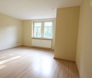 Schicke Dachgeschoss-Wohnung im Herzen von Aue zu vermieten! - Photo 1