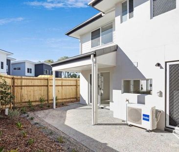 3 BED, A/C, MINUTES TO GATEWAY Large living space unit, gas cooktop... - Photo 6