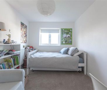 4 bedroom semi-detached house to rent - Photo 6