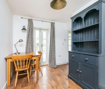 2 bedroom end of terrace house to rent - Photo 2