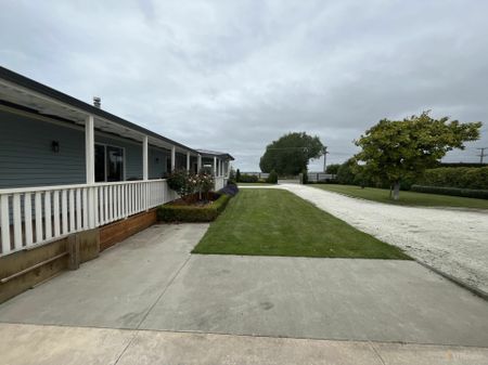 Beautifully Renovated 3-Bedroom Home � Makikihi - Photo 2