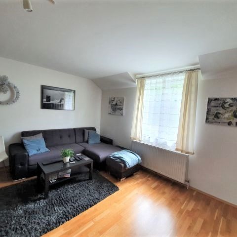 HELLE DACHGESCHOSSWOHNUNG MIT PARKPLATZ - Photo 1