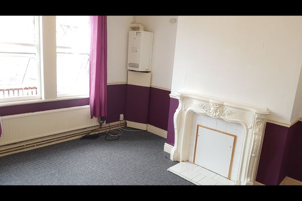 2 Bed Terraced House, Colwyn Mount, LS11 - Photo 1