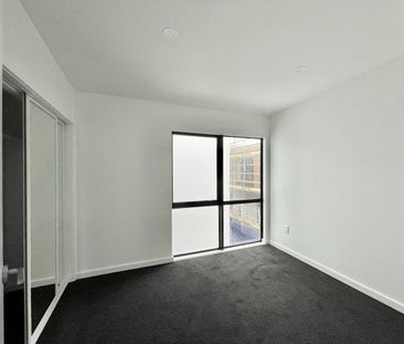 Chic 2BR Townhouse in Te Aro - Photo 3