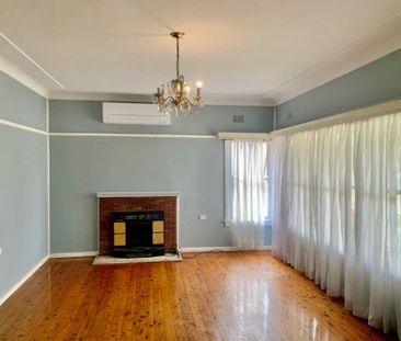 Fully Renovated House - Photo 2