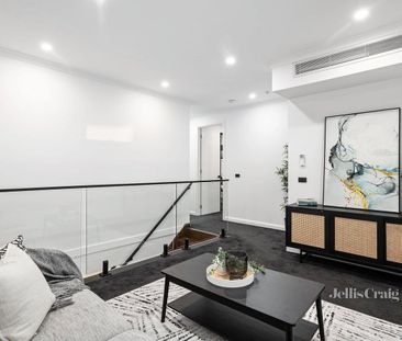 Contemporary Executive Living - Photo 2