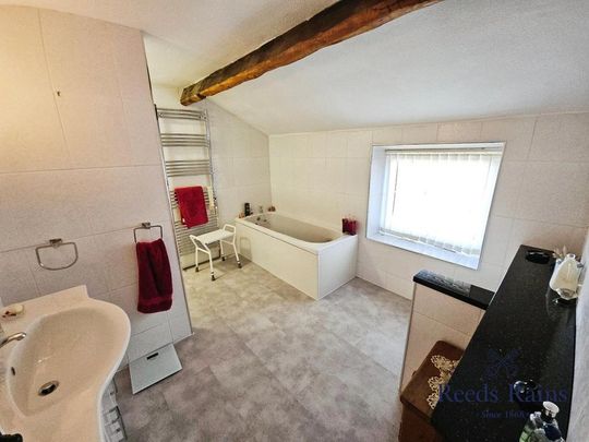 4 bedroom semi-detached house to rent - Photo 1