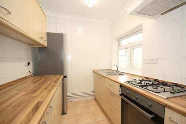 Courtenay Road, Woking - Photo 1