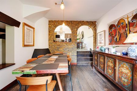 Wavel Mews, South Hampstead, London - Photo 3