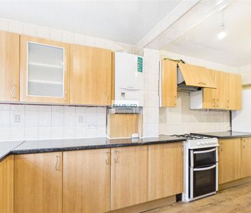 4 bedroom semi-detached house to rent - Photo 2