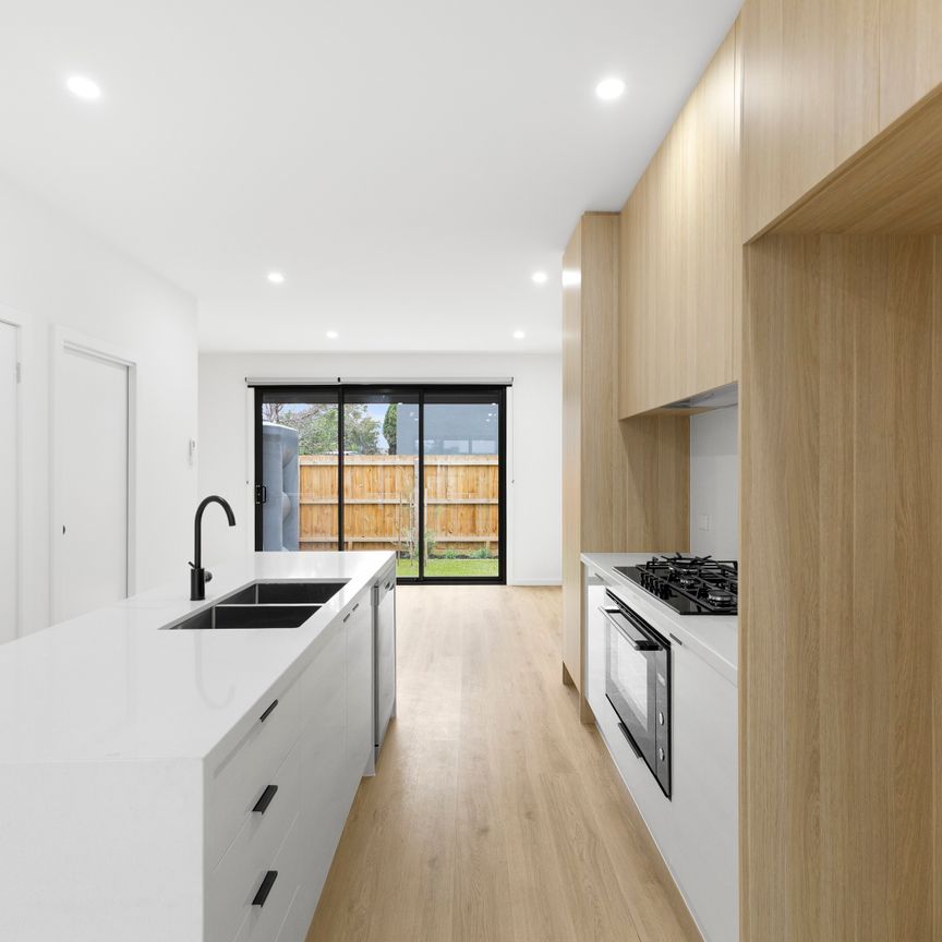 7/9 Leyte Parade, Heidelberg West VIC 3081 - Townhouse For Rent | Domain - Photo 1