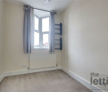 Hazelwood Lane, Palmers Green, London N13 - Photo 2