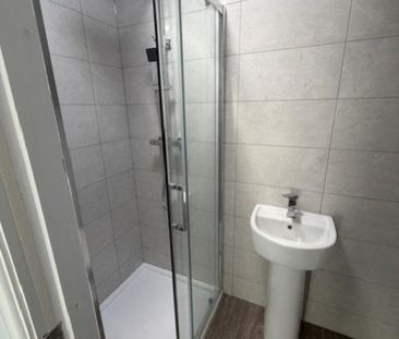 4 bedroom end of terrace house to rent - Photo 6