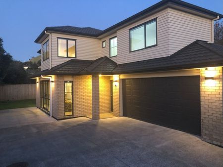 Mangere Bridge Modern Family Home - Photo 2