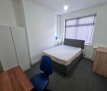 4 bedroom terraced house to rent - Photo 6